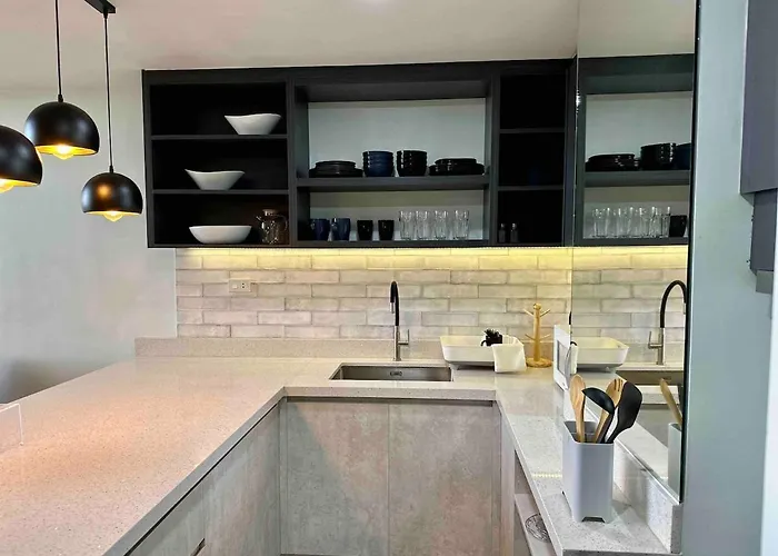 Apartment Huge 100-sqm 3br Loft Near Greenbelt Makati *