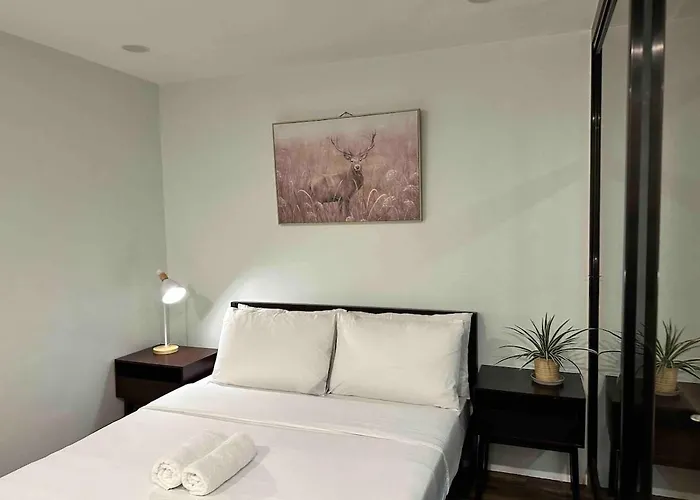 Apartment Huge 100-sqm 3br Loft Near Greenbelt Makati