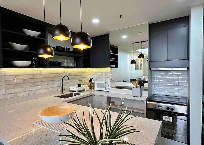 Huge 100-sqm 3br Loft Near Greenbelt Makati Apartment *