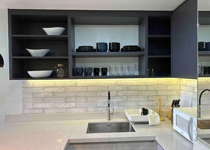 Huge 100-sqm 3br Loft Near Greenbelt Makati Apartment